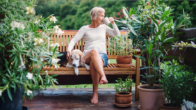 How to paint wooden garden furniture